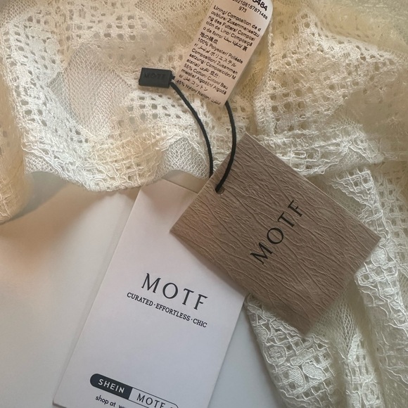 Ivory Long Sleeve Button-Up Top w/ Delicate Geometric Lace Design - Picture 6 of 7